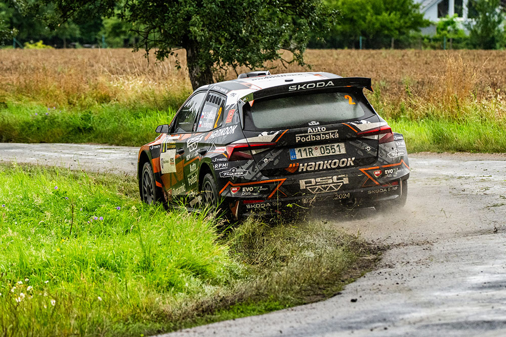 Los_conductores_patrocinados_por_Hankook_Tire_ganan_el_1er_y_2o_premio_en_el_50º_Rally_de_Bohemia